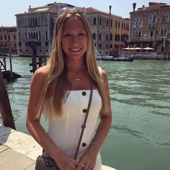 Meet your Posher, Lauren - Picture 1 of 1